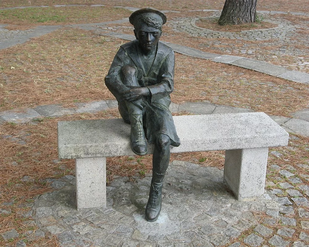 nantes-statue-jules-verne-banc